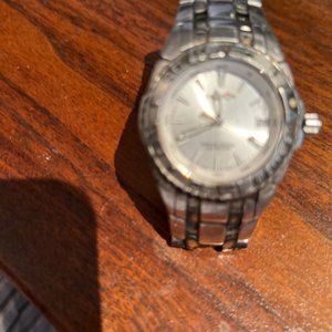 SECTOR MAN'S WATCH SILVER METAL BAND WITH DEPLOYMENT BUCKLE/STRAP, NEW BATTERY